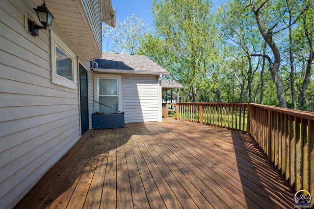 10020 SW Kingston RD, Wakarusa, KS 66546