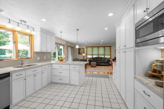 1835 Oak Grove Dr, Dighton, MA 02764