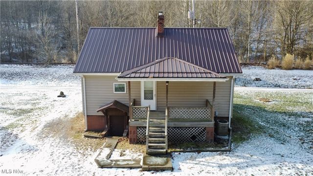 33 Hill Street, Adena, OH 43901