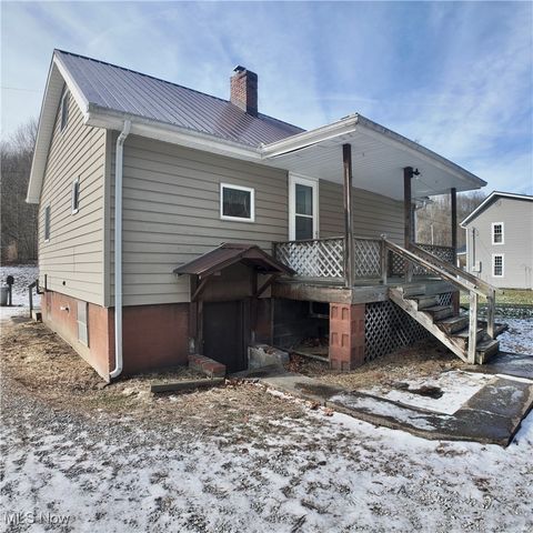 33 Hill Street, Adena, OH 43901