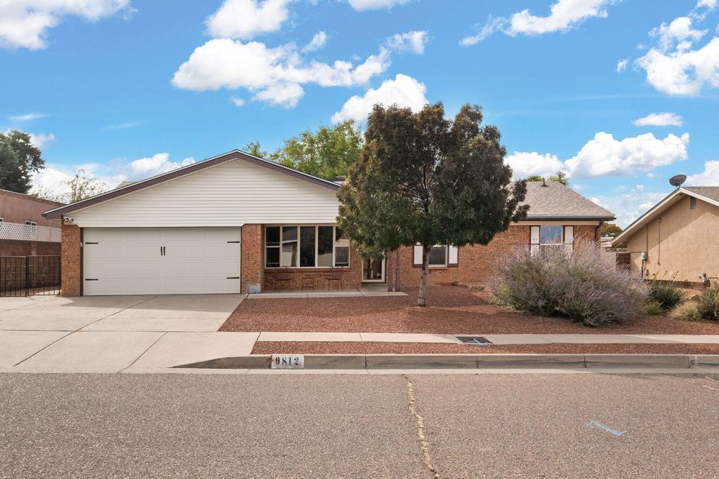 9812 Admiral Dewey Avenue NE, Albuquerque, NM 87111