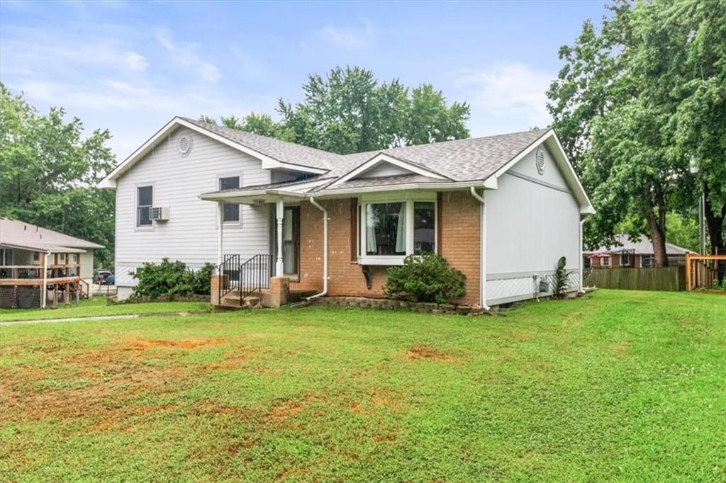 703 E Maple Street, Archie, MO 64725