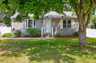 545 Lincoln Rd Extension, Hyannis, MA 02601