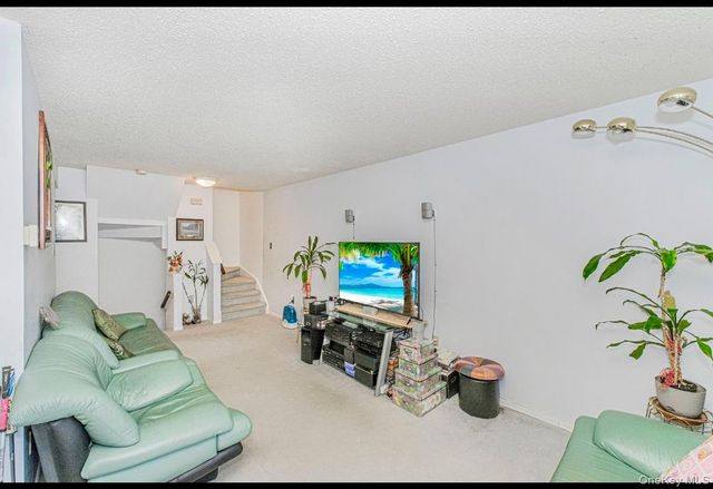 212 ilyssa way, Staten Island, NY 10312