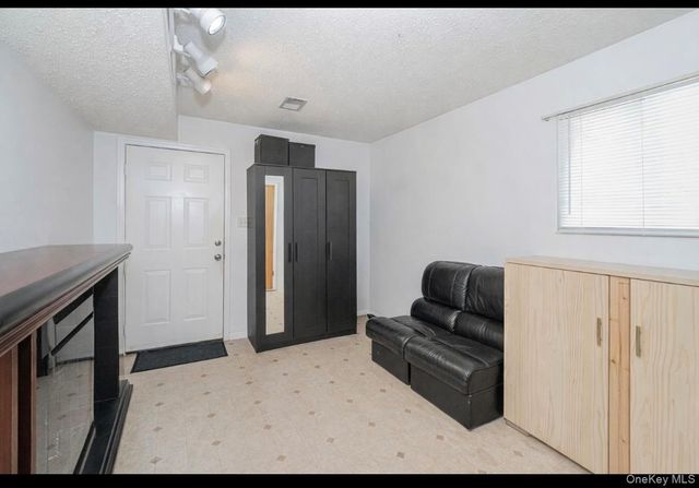 212 ilyssa way, Staten Island, NY 10312