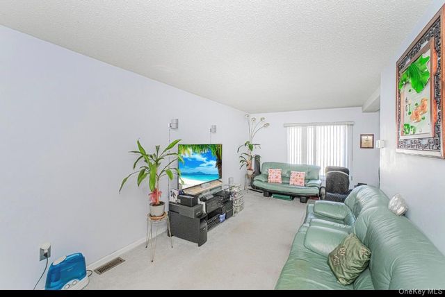 212 ilyssa way, Staten Island, NY 10312