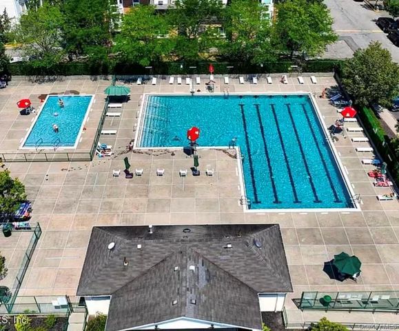 212 ilyssa way, Staten Island, NY 10312