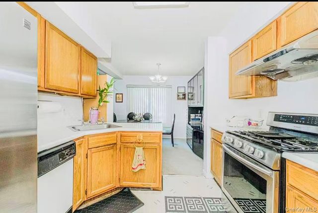 212 ilyssa way, Staten Island, NY 10312