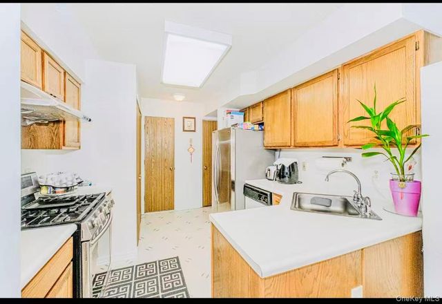 212 ilyssa way, Staten Island, NY 10312