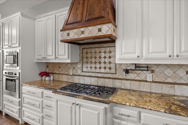 106 HANNAH LN, Boerne, TX 78006