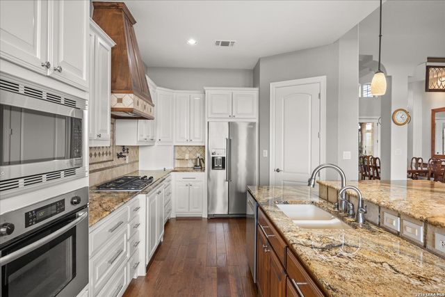 106 HANNAH LN, Boerne, TX 78006
