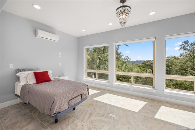 106 HANNAH LN, Boerne, TX 78006