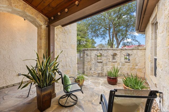 106 HANNAH LN, Boerne, TX 78006