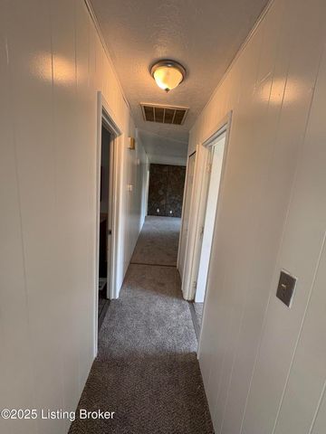1005 E Mailback Way, Crestwood, KY 40014