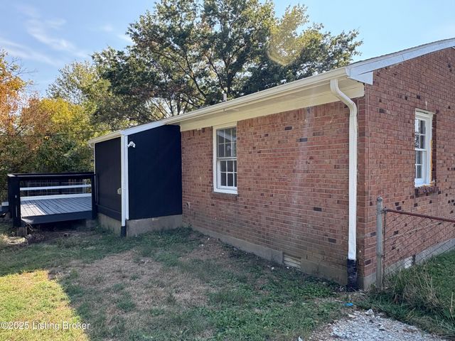 1005 E Mailback Way, Crestwood, KY 40014