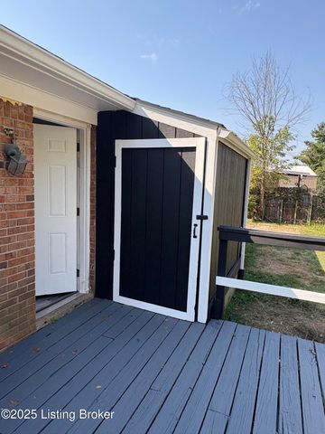 1005 E Mailback Way, Crestwood, KY 40014