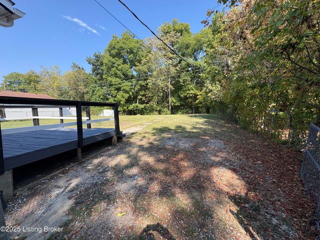 1005 E Mailback Way, Crestwood, KY 40014