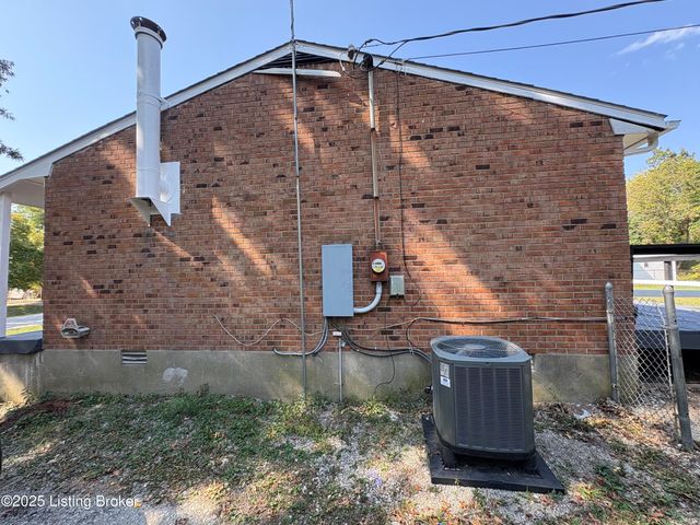 1005 E Mailback Way, Crestwood, KY 40014