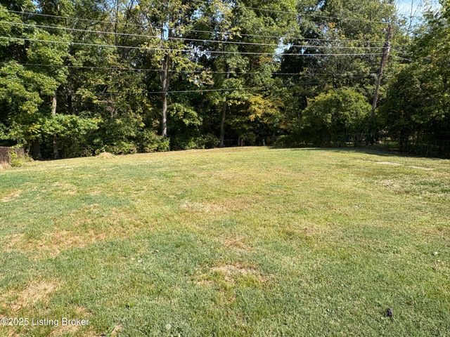 1005 E Mailback Way, Crestwood, KY 40014