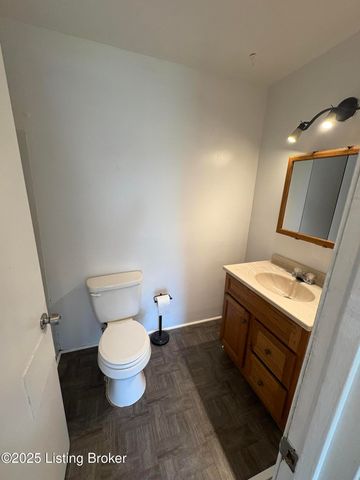 1005 E Mailback Way, Crestwood, KY 40014