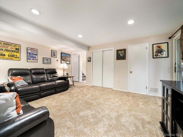 9 Dogwood Lane, Orangeburg, NY 10962
