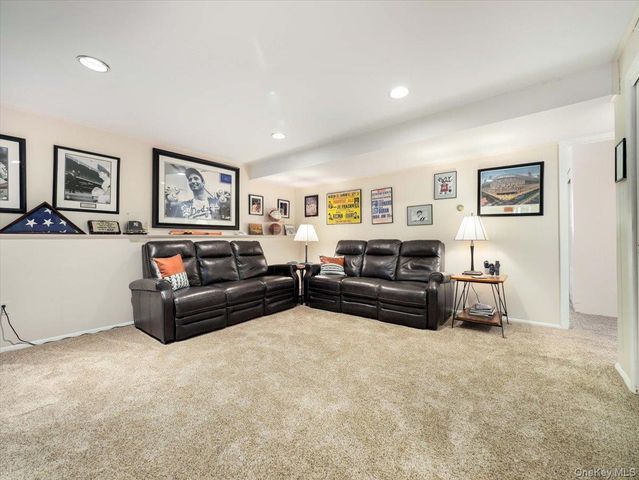 9 Dogwood Lane, Orangeburg, NY 10962