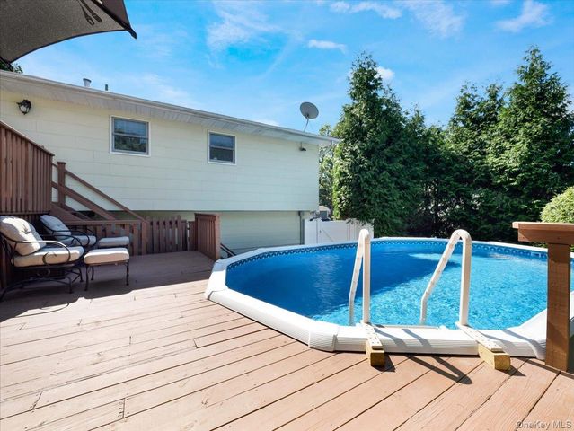 9 Dogwood Lane, Orangeburg, NY 10962