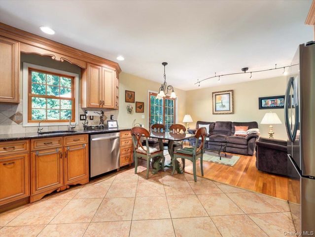 9 Dogwood Lane, Orangeburg, NY 10962