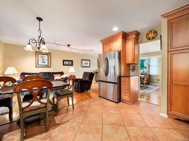9 Dogwood Lane, Orangeburg, NY 10962