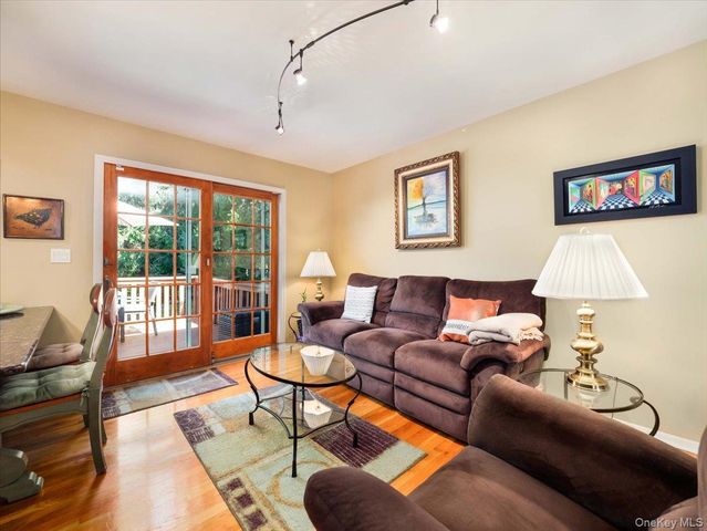 9 Dogwood Lane, Orangeburg, NY 10962