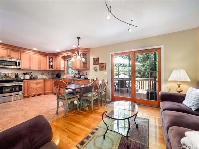 9 Dogwood Lane, Orangeburg, NY 10962