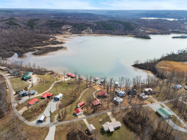 722 Driftwood Dr, Lobelville, TN 37097