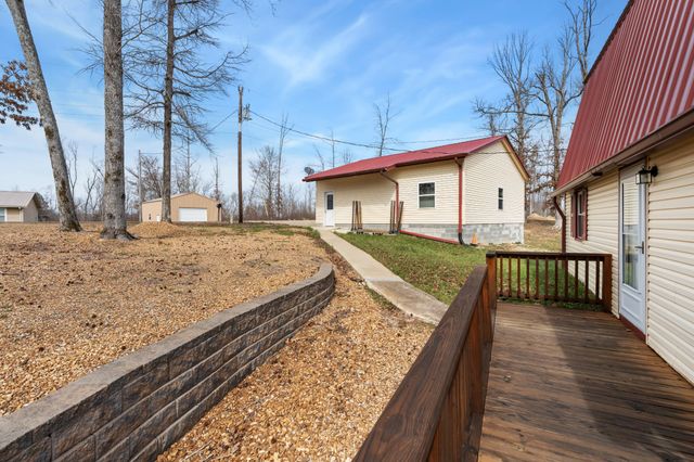 722 Driftwood Dr, Lobelville, TN 37097