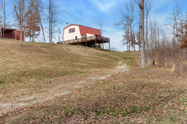 722 Driftwood Dr, Lobelville, TN 37097