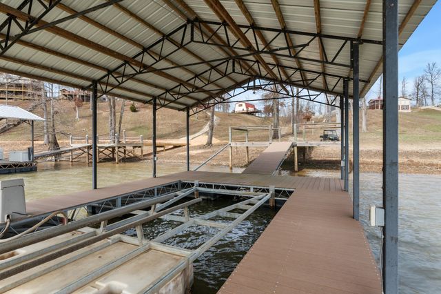 722 Driftwood Dr, Lobelville, TN 37097