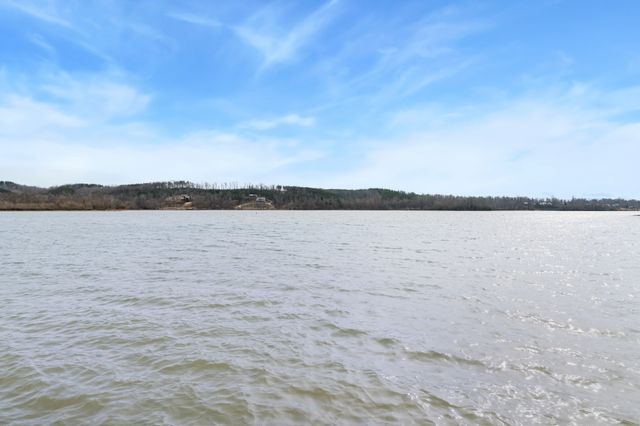 722 Driftwood Dr, Lobelville, TN 37097