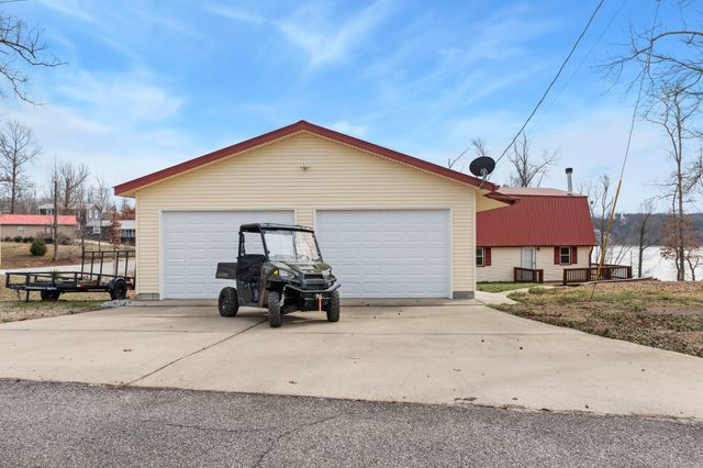 722 Driftwood Dr, Lobelville, TN 37097