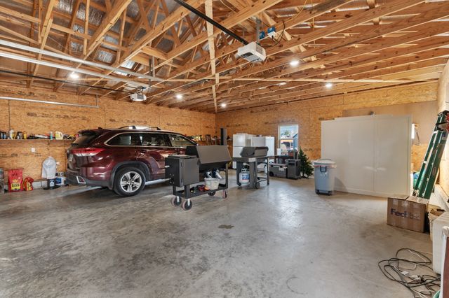 722 Driftwood Dr, Lobelville, TN 37097