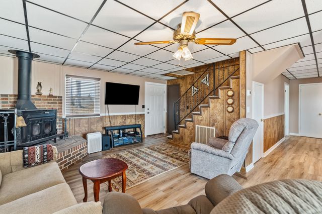 722 Driftwood Dr, Lobelville, TN 37097