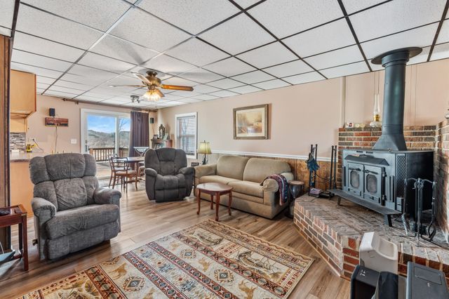 722 Driftwood Dr, Lobelville, TN 37097