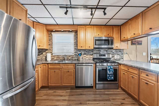 722 Driftwood Dr, Lobelville, TN 37097