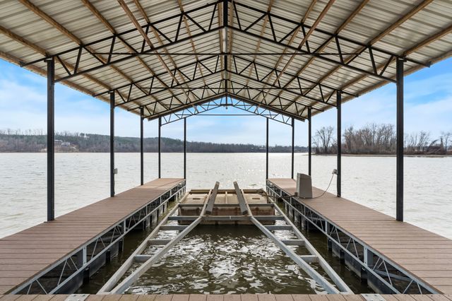 722 Driftwood Dr, Lobelville, TN 37097