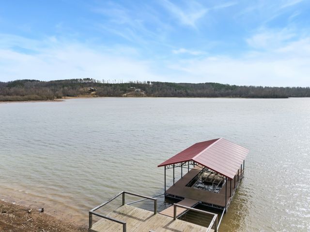 722 Driftwood Dr, Lobelville, TN 37097