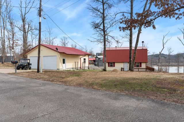 722 Driftwood Dr, Lobelville, TN 37097