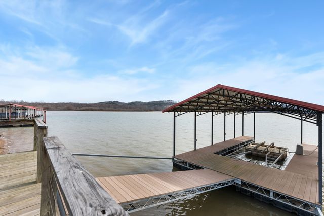 722 Driftwood Dr, Lobelville, TN 37097