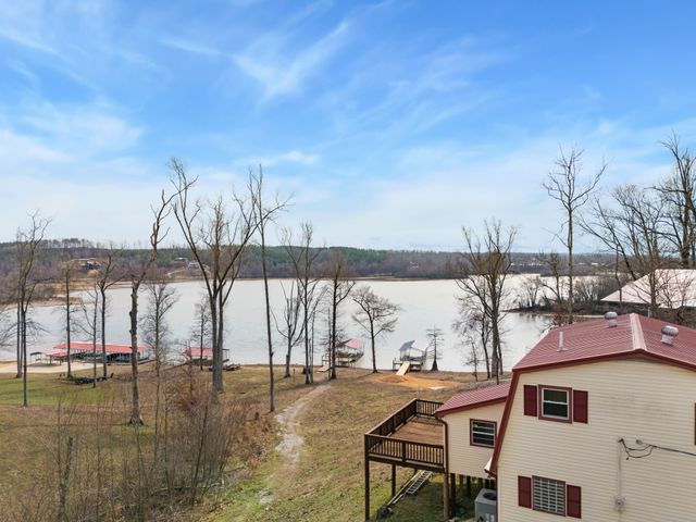 722 Driftwood Dr, Lobelville, TN 37097