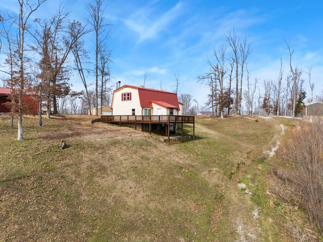722 Driftwood Dr, Lobelville, TN 37097