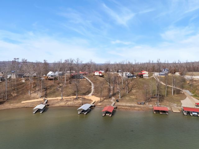 722 Driftwood Dr, Lobelville, TN 37097