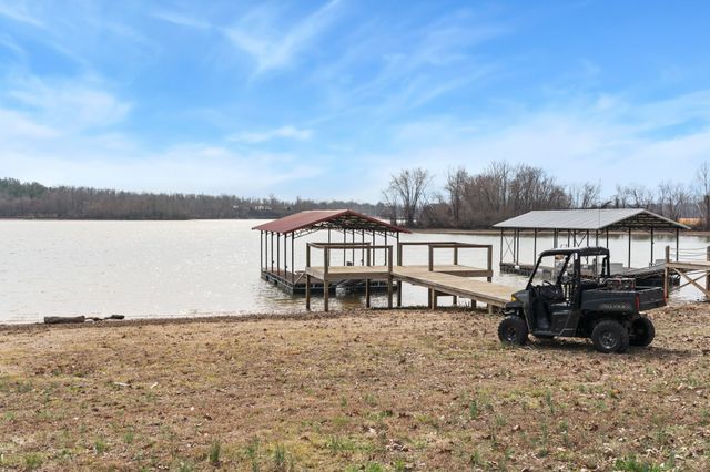 722 Driftwood Dr, Lobelville, TN 37097