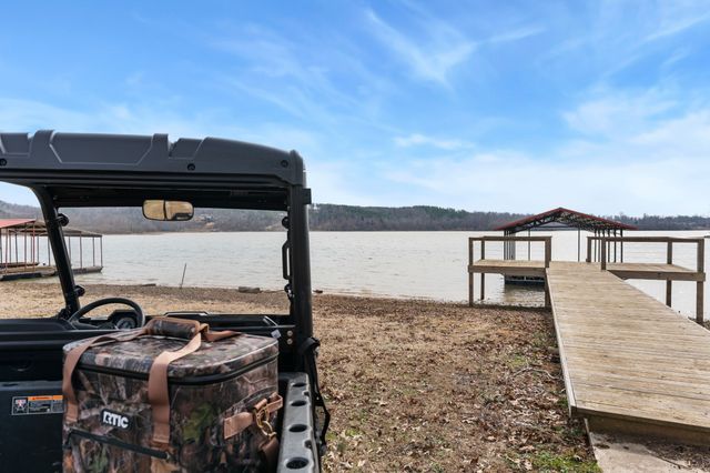 722 Driftwood Dr, Lobelville, TN 37097